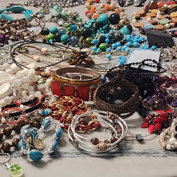 Curated 1 lb Mystery Jewelry Collection -Premium Listing. Indiv Gift Wrapped - Picture 3 of 5